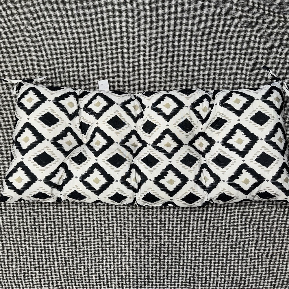 NEW Indoor Outdoor Black & White Bench Cushion